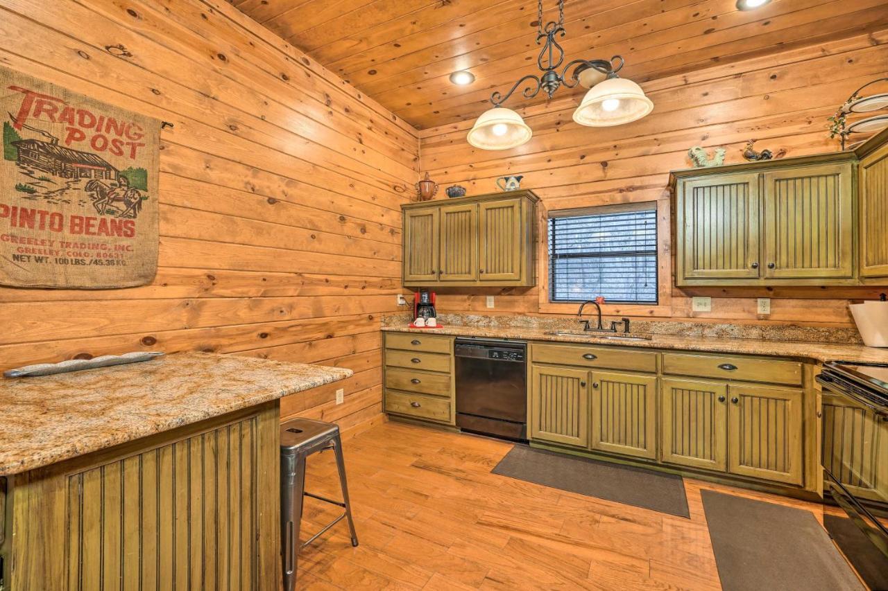 Broken Bow Cabin With Deck, Hot Tub And Fire Pit! Extérieur photo
